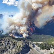 Un feu de forêt en Colombie-Britannique.