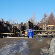 Le bâtiment a été complètement ravagé par les flammes.
