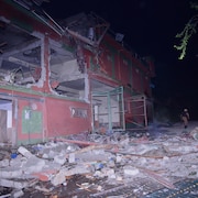 Un bâtiment lourdement endommagé le 7 mai, près de Muzaffarabad, capitale du Cachemire contrôlé par le Pakistan.