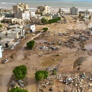 Vue générale de la ville de Derna le mardi 12 septembre 2023 après le passage de la tempête méditerranéenne Daniel qui a provoqué des inondations dévastatrices en Libye.