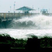 Les marées de tempête font partie des dangers associés au passage d'un ouragan.