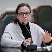 La présidente de l'OCPM, Isabelle Beaulieu, témoigne devant la Commission sur les finances et l'administration de la Ville de Montréal.