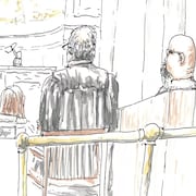Jeremy Skibicki assis en silence dans le box des accusés, près de ses avocats, au premier jour de son procès, le 29 avril 2024.
