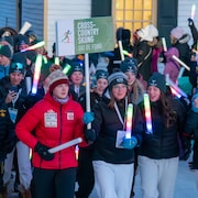 Des athlètes de ski de fond au défilé du lancement officiel des Jeux d'hiver de l'Ontario 2024