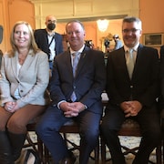 Jill Green, Jeff Carr, Kris Austin et Réjean Savoie quelques minutes avant l'assermentation, jeudi après-midi.