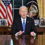 Le président Joe Biden s'adresse aux Américains dans un discours d'adieux au pays dans le bureau ovale de la Maison-Blanche à Washington le 15 janvier 2025. 