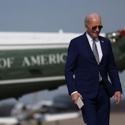 Joe Biden sur un tarmac.