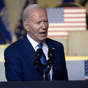 Joe Biden donne un discours.