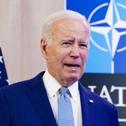 Joe Biden s'adresse aux médias.