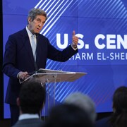 John Kerry lors d'une conférence de presse en Égypte, en marge de la COP27.
