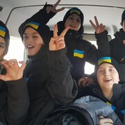 De jeunes joueurs de hockey pee wee d'Ukraine de passage à Québec 