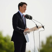 Justin Trudeau prononce un discours.
