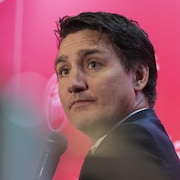 Plan rapproché de Justin Trudeau lors d'un discours à la chambre des commerces de Montréal, le 16 janvier 2024.