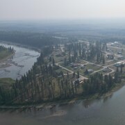 Vue aérienne de la communauté Kakisa, dans les Territoires du Nord-Ouest, le 22 août 2023. 