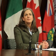Kelly Burke, commissaire aux services en français de l’Ontario, lors d’une conférence de presse.