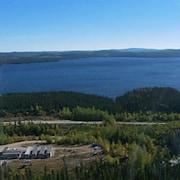 Vue aérienne du lac à Paul et de l'emplacement projeté de la mine d'Arianne Phosphate.