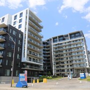 Un immeuble de logements.