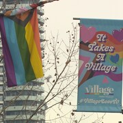 Les couleurs LGBTQ dans le quartier gay à Toronto.
