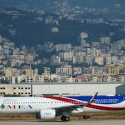 Un avion stationné sur le tarmac de l'aéroport de Beyrouth.