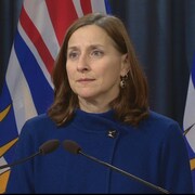 Lisa Lapointe, coroner en chef du Services des coroners de la Colombie-Britannique, pendant une conférence de presse.