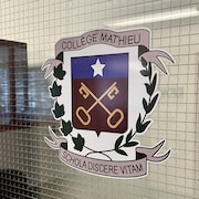 Le logo du Collège Mathieu de Gravelbourg, en Saskatchewan, le 3 avril 2024.