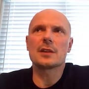 L'ancien olympien en patinage de vitesse sur courte piste Maciej Pryzcek a accordé une entrevue au site Polsat Sport en février 2022.