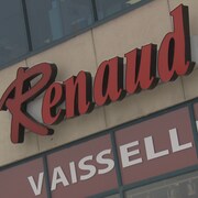 La devanture du magasin Renaud et Cie situé sur le boulevard Charest.