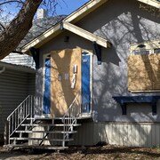 Une maison abandonnée à Regina, en Saskatchewan, en mai 2022.