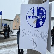 Une affiche du syndicat des Métallos qui indique le mot solidarité.