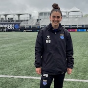 Mara Bouchard est milieu de terrain au sein des Roses. 