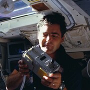 L'astronaute canadien et spécialiste des charges utiles Marc Garneau.