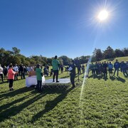 La marche organisée par la Fondation canadienne du rein dans le parc King, à Winnipeg, le 25 septembre 2022.