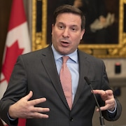 Marco mendicino en conférence de presse.