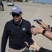 Le secrétaire d'État américain Marco Rubio s'adresse aux médias avant de partir pour Israël depuis la base militaire d'Andrews, dans le Maryland, aux États-Unis, le 13 septembre 2025.