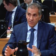 L'ex-patron de la Sûreté du Québec, Mario Laprise, devant la commission Chamberland