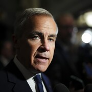 Gros plan sur le visage de Mark Carney.