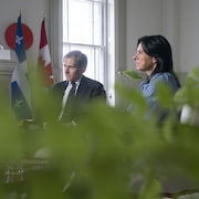 Martin Prudhomme et Valérie Plante à l'hôtel de ville de Montréal.
