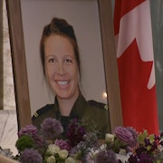 La photo de la policière Maureen Breau exposée à l'intérieur de la basilique Notre-Dame-Du-Cap.