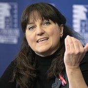 Mélanie Hubert lors d'une conférence de presse à Québec.