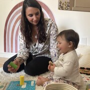 Une maman et sa fille.