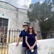 Par le biais d'un fiducie, les Canadiens Rhoda Lordly Manser et Robin Manser ont acheté une maison dans le centre historique de Mérida, dans le Yucatan, au Mexique. 
