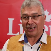 Le candidat libéral Michael McLeod. 