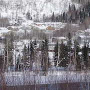 Vue sur le village de Wemotaci en plein hiver.