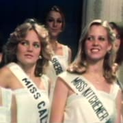 Participantes au concours Miss Canada qui portent l'écharpe de finaliste.