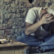 Un jeune toxicomane file un mauvais coton.