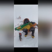 L'homme de la Saskatchewan qui a gravi le mont Everest. Landry Warnez, au sommet.