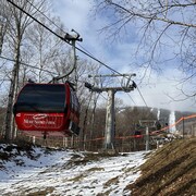 Un remonte-pente au Mont-Sainte-Anne.