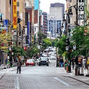 La rue Sainte-Catherine, au centre-ville de Montréal.