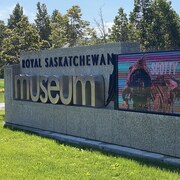 Le logo du Musée royal de la Saskatchewan.