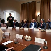 Elon Musk prend la parole lors de la première réunion du Cabinet de Donald Trump.